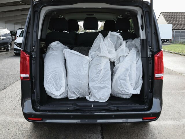 MERCEDES-BENZ EQV 300 lang,7Sitze,Schiebetür elektrisch,LED... - Furgoneta de pasajeros, Furgoneta eléctrica: foto 2 MERCEDES-BENZ EQV 300 lang,7Sitze,Schiebetür elektrisch,LED... - Furgoneta de pasajeros, Furgoneta eléctrica: foto 2