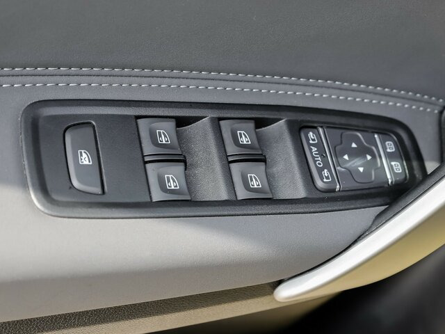 MERCEDES-BENZ T 180 Progressive,AMF Rollstuhlrampe,LED,Navi - Furgoneta de pasajeros: foto 4 MERCEDES-BENZ T 180 Progressive,AMF Rollstuhlrampe,LED,Navi - Furgoneta de pasajeros: foto 4