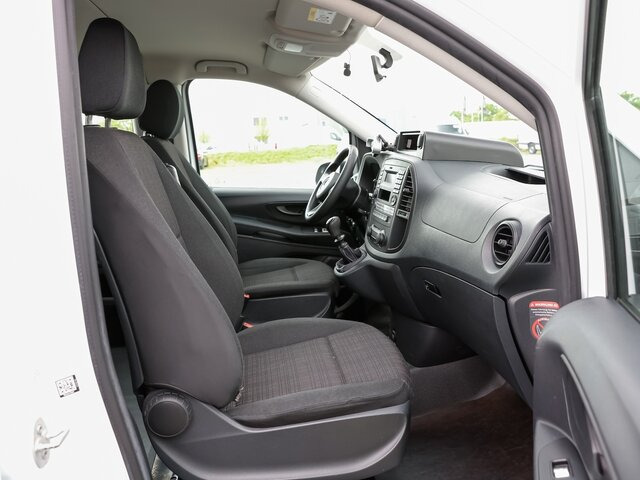 MERCEDES-BENZ Vito 111 TourerPro,lang,8Sitzer,Klima,Standhzg. - Minibús, Furgoneta de pasajeros: foto 3 MERCEDES-BENZ Vito 111 TourerPro,lang,8Sitzer,Klima,Standhzg. - Minibús, Furgoneta de pasajeros: foto 3