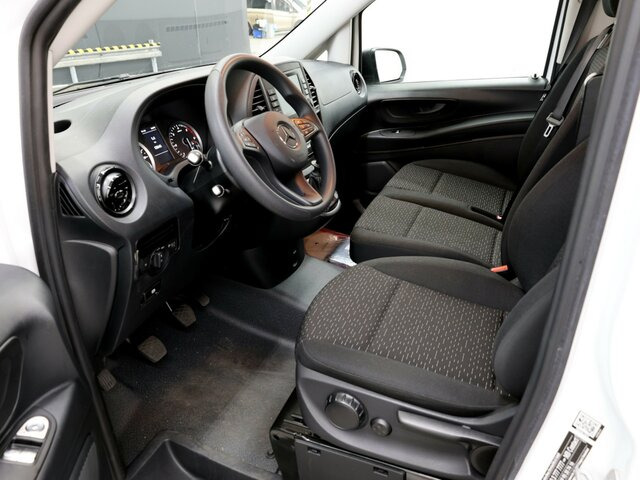 MERCEDES-BENZ Vito 114 Mixto,6 Sitzer,Klima,Navi,Tempomat... - Minibús, Furgoneta de pasajeros: foto 2 MERCEDES-BENZ Vito 114 Mixto,6 Sitzer,Klima,Navi,Tempomat... - Minibús, Furgoneta de pasajeros: foto 2
