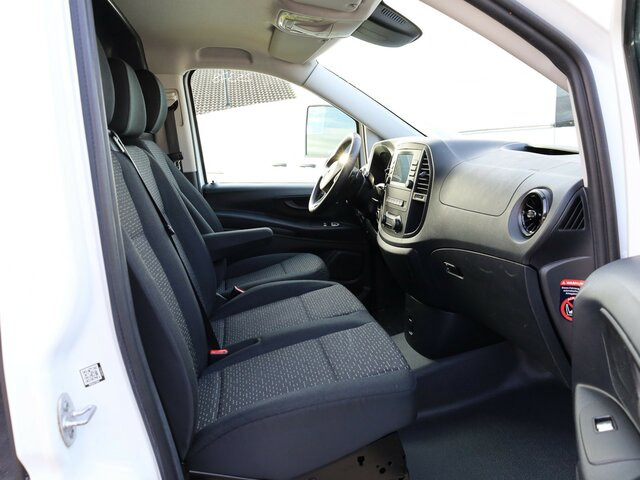 MERCEDES-BENZ eVito 111 KA,lang,3 Sitzer,Klima,Kamera... - Furgoneta pequeña, Furgoneta eléctrica: foto 3 MERCEDES-BENZ eVito 111 KA,lang,3 Sitzer,Klima,Kamera... - Furgoneta pequeña, Furgoneta eléctrica: foto 3