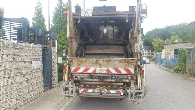 MAN Müllwagen 28.320 Klima Kamera Lenkachse - Camión de basura: foto 3 MAN Müllwagen 28.320 Klima Kamera Lenkachse - Camión de basura: foto 3