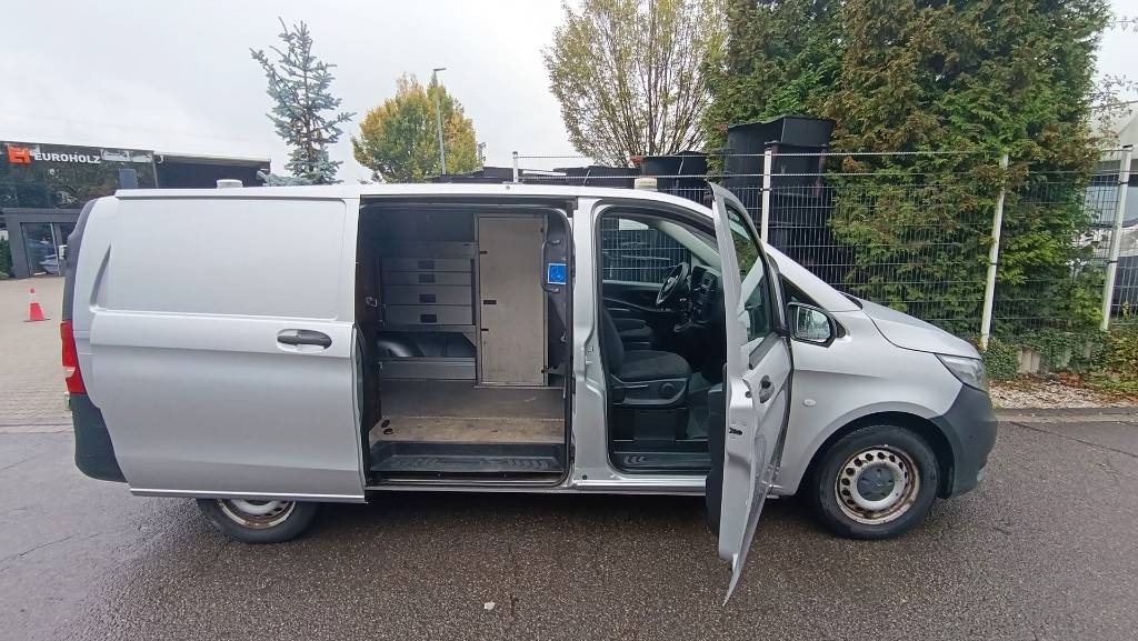 Mercedes-Benz Vito 114 CDI Kasten Werkstattschränke Standheizung  - Furgoneta: foto 1 Mercedes-Benz Vito 114 CDI Kasten Werkstattschränke Standheizung  - Furgoneta: foto 1