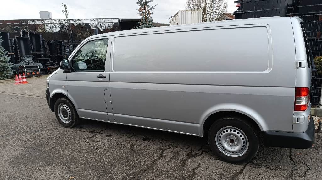 Furgoneta Volkswagen T5 2.0 TDI, Transporter, Kasten, Werkstattschränke: foto 10 Furgoneta Volkswagen T5 2.0 TDI, Transporter, Kasten, Werkstattschränke: foto 10