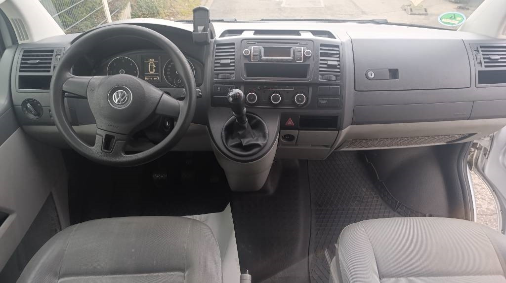 Furgoneta Volkswagen T5 2.0 TDI, Transporter, Kasten, Werkstattschränke: foto 18 Furgoneta Volkswagen T5 2.0 TDI, Transporter, Kasten, Werkstattschränke: foto 18