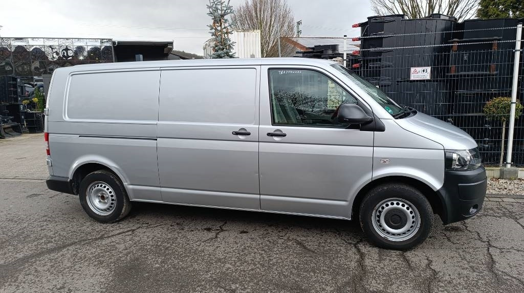 Furgoneta Volkswagen T5 2.0 TDI, Transporter, Kasten, Werkstattschränke: foto 27 Furgoneta Volkswagen T5 2.0 TDI, Transporter, Kasten, Werkstattschränke: foto 27