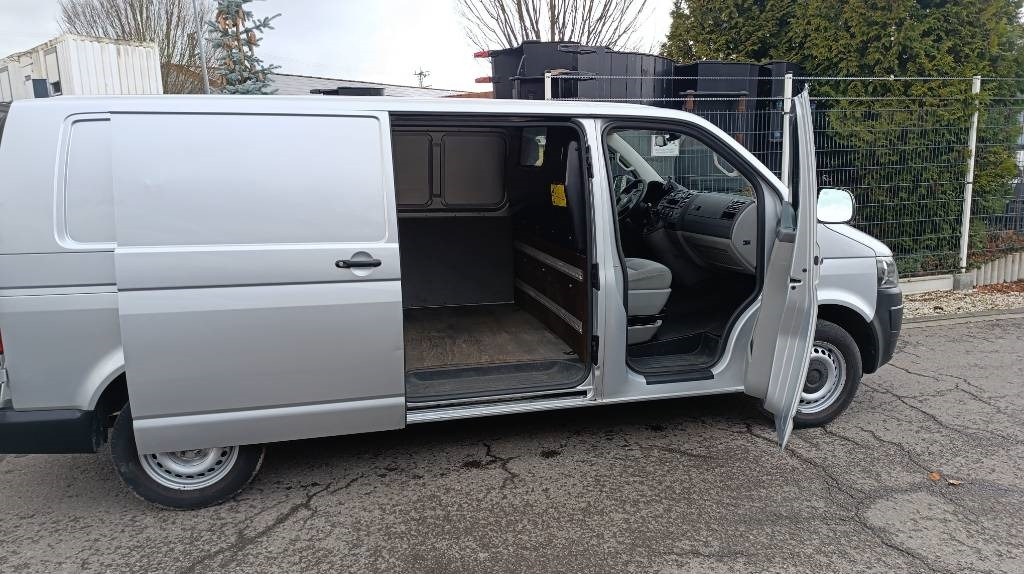 Furgoneta Volkswagen T5 2.0 TDI, Transporter, Kasten, Werkstattschränke: foto 19 Furgoneta Volkswagen T5 2.0 TDI, Transporter, Kasten, Werkstattschränke: foto 19