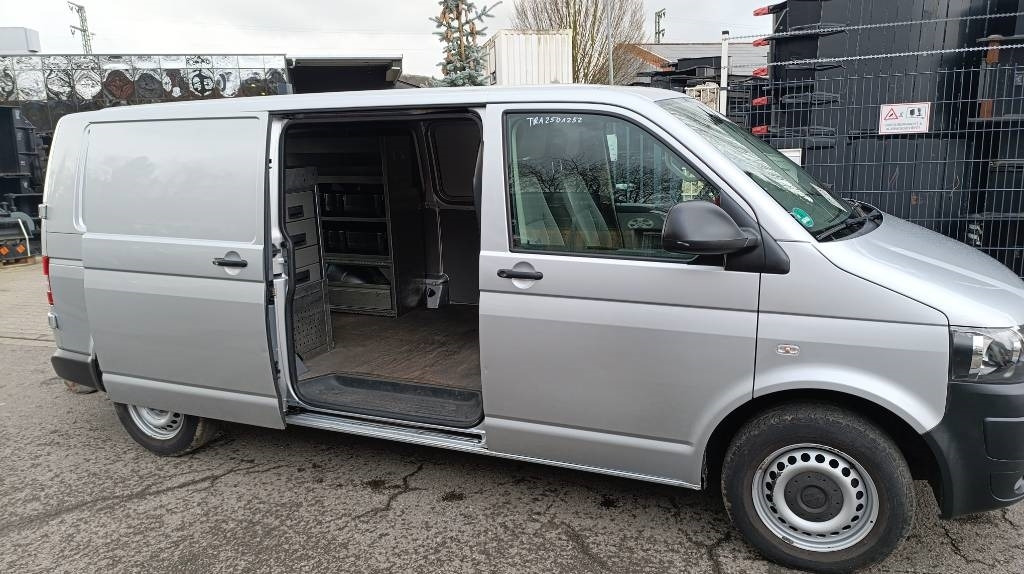 Furgoneta Volkswagen T5 2.0 TDI, Transporter, Kasten, Werkstattschränke: foto 22 Furgoneta Volkswagen T5 2.0 TDI, Transporter, Kasten, Werkstattschränke: foto 22