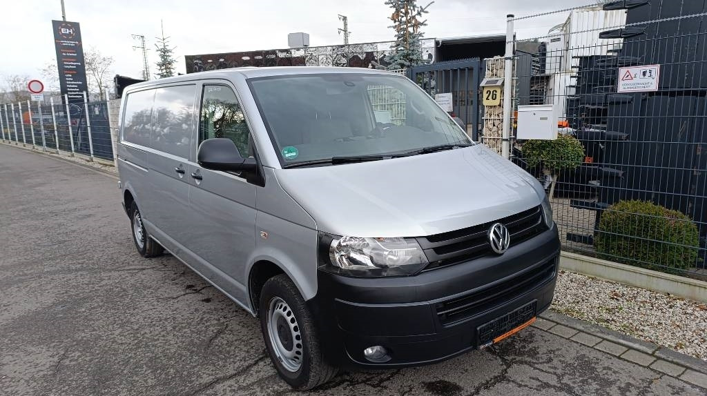 Volkswagen T5 2.0 TDI, Transporter, Kasten, Werkstattschränke - Furgoneta: foto 1 Volkswagen T5 2.0 TDI, Transporter, Kasten, Werkstattschränke - Furgoneta: foto 1