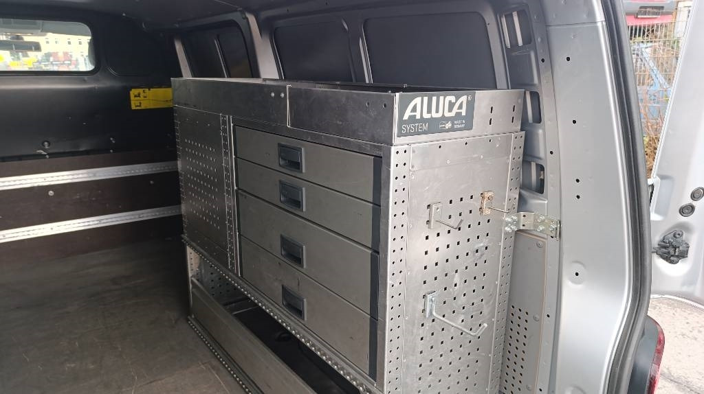 Furgoneta Volkswagen T5 2.0 TDI, Transporter, Kasten, Werkstattschränke: foto 15 Furgoneta Volkswagen T5 2.0 TDI, Transporter, Kasten, Werkstattschränke: foto 15