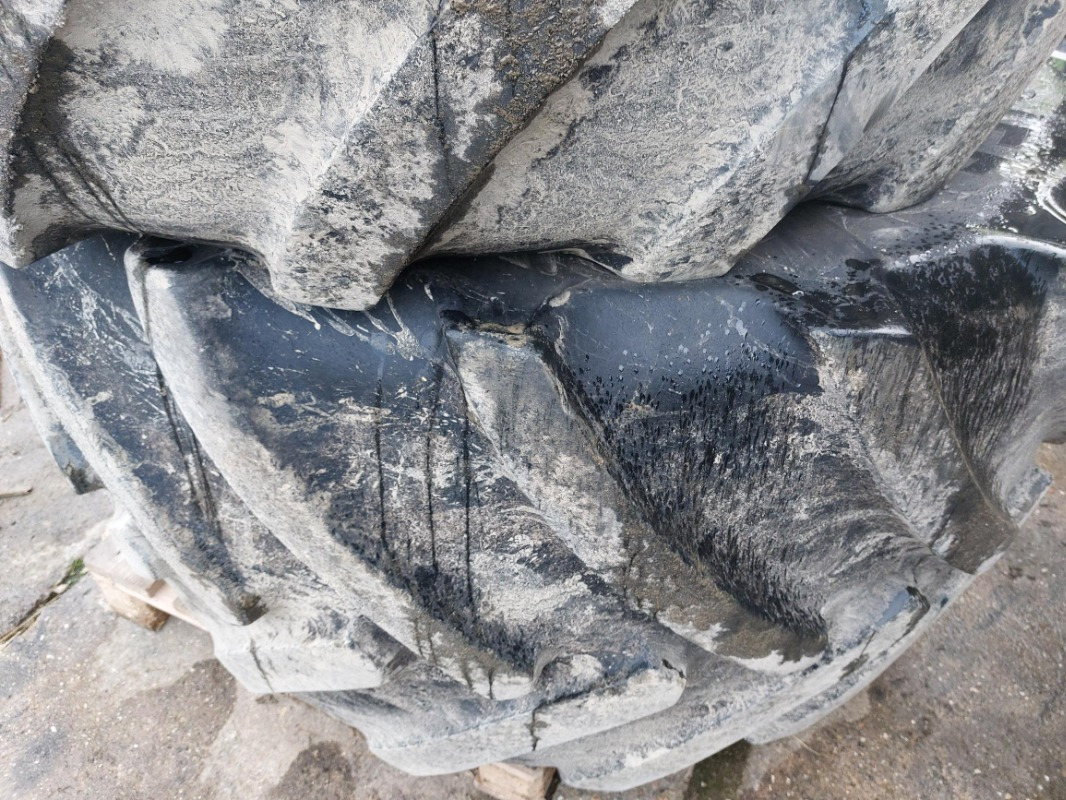 Continental 900/60R38  750/55R30  John Deere 8335R 8430 8530 - Neumáticos y llantas: foto 2 Continental 900/60R38  750/55R30  John Deere 8335R 8430 8530 - Neumáticos y llantas: foto 2