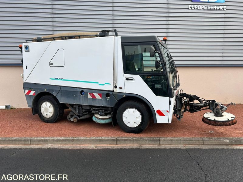 BALAYEUSE DE VOIRIE - AEBI - MFH 5500 - 2012 - 12 143 HEURES - Barredora vial: foto 4 BALAYEUSE DE VOIRIE - AEBI - MFH 5500 - 2012 - 12 143 HEURES - Barredora vial: foto 4