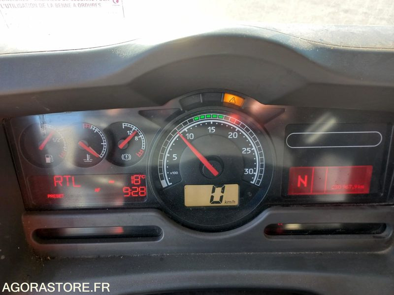 BOM RENAULT 26T FAUN - 2014 - 231000 KM (R3S084) - Camión de basura: foto 5 BOM RENAULT 26T FAUN - 2014 - 231000 KM (R3S084) - Camión de basura: foto 5