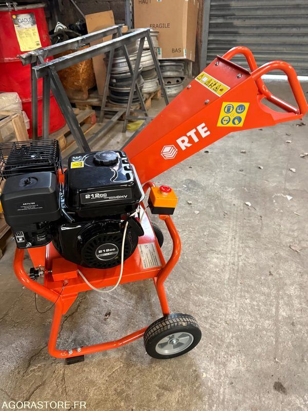 BROYEUR À VÉGÉTAUX 212 CC - Maquinaria de jardinería: foto 2 BROYEUR À VÉGÉTAUX 212 CC - Maquinaria de jardinería: foto 2