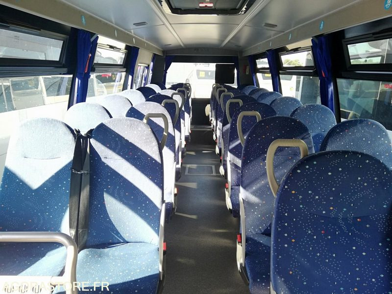 Bus Iveco UNVI 70C17 - 2017 - 120 000 km - Autobús escolar: foto 5 Bus Iveco UNVI 70C17 - 2017 - 120 000 km - Autobús escolar: foto 5