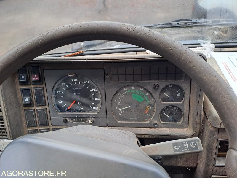 CAMIONNETTTE PLATEAU IVECO DAILY Haras de Pompadour (19) - Volquete furgoneta: foto 4 CAMIONNETTTE PLATEAU IVECO DAILY Haras de Pompadour (19) - Volquete furgoneta: foto 4