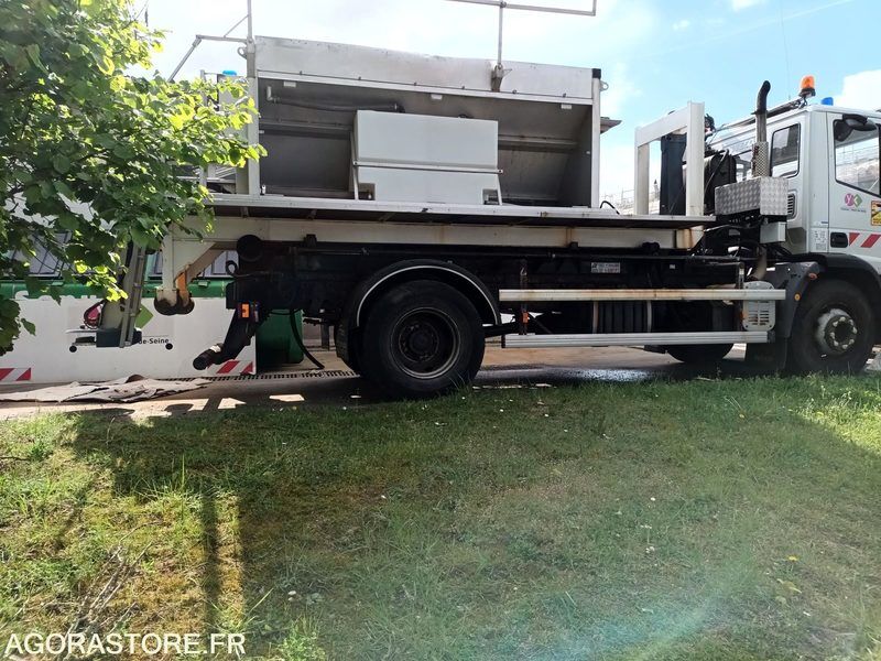 IVECO BENNE 18,5 T assemblé d'une saleuse et d'une lame de déneigemement BJ933TR - Camión: foto 5 IVECO BENNE 18,5 T assemblé d'une saleuse et d'une lame de déneigemement BJ933TR - Camión: foto 5