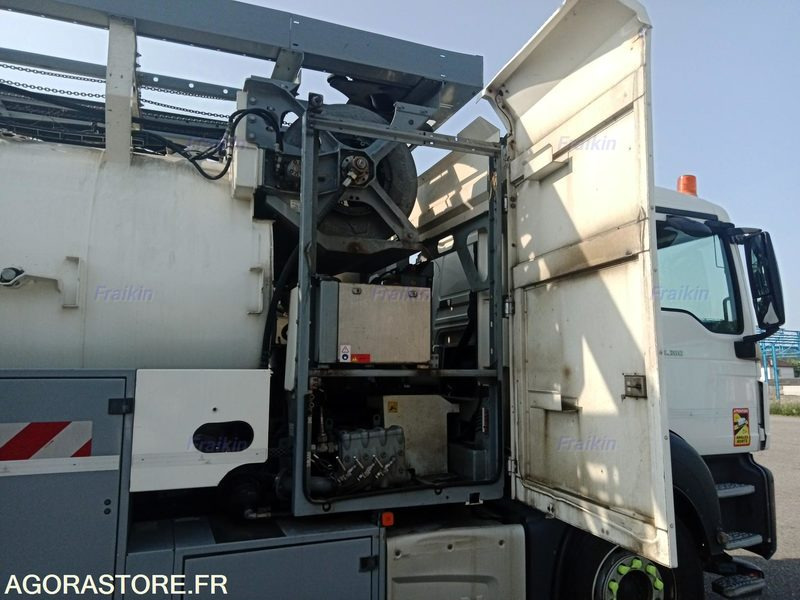 MAN HYDROCUREUR TGS 26.360 6X2-2 / DY430NG / 2015 / 149950 kms - Camión: foto 5 MAN HYDROCUREUR TGS 26.360 6X2-2 / DY430NG / 2015 / 149950 kms - Camión: foto 5