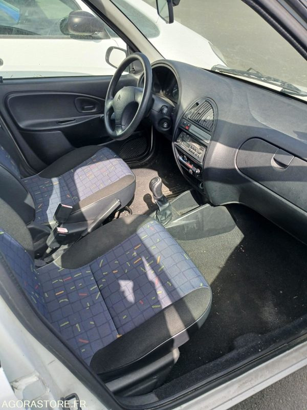 Coche Citroën SAXO: foto 7