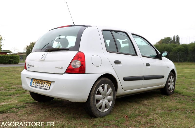 Clio 2 diesel - Coche: foto 2 Clio 2 diesel - Coche: foto 2