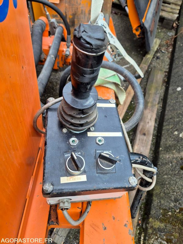 EPAREUSE FRONTALE CMV 450F 1999 - Desbrozadora de brazo: foto 4 EPAREUSE FRONTALE CMV 450F 1999 - Desbrozadora de brazo: foto 4