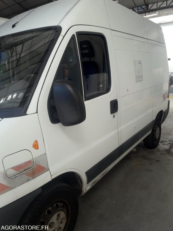 FIAT DUCATO FOURGON-NON ROULANT - Furgón: foto 2 FIAT DUCATO FOURGON-NON ROULANT - Furgón: foto 2