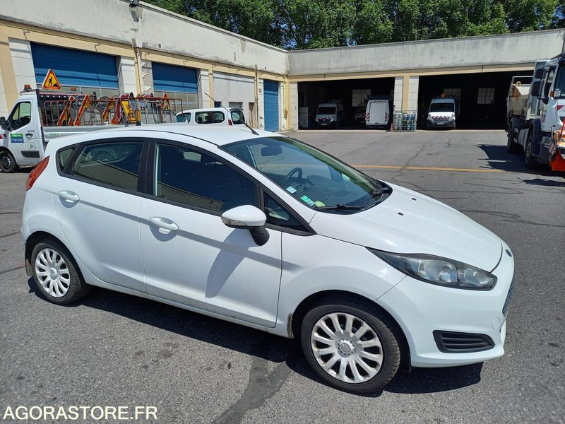 FORD FIESTA TDCI 70 FAP TREND 5 portes - Coche: foto 5 FORD FIESTA TDCI 70 FAP TREND 5 portes - Coche: foto 5