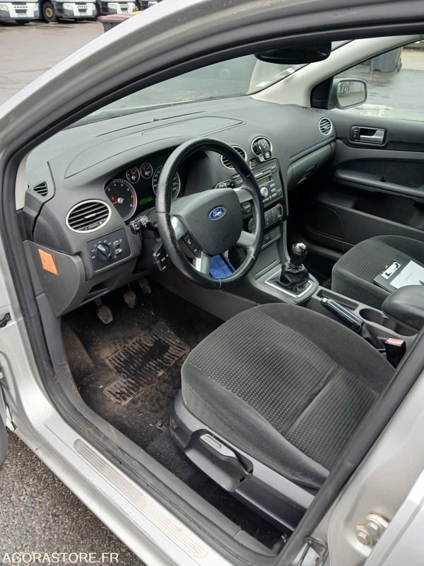 FORD FOCUS 1.8 ESSENCE - 2006 - 135 225 km - Coche: foto 4 FORD FOCUS 1.8 ESSENCE - 2006 - 135 225 km - Coche: foto 4