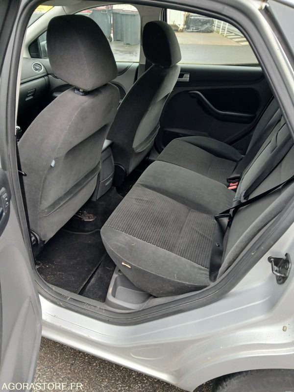 FORD FOCUS 1.8 ESSENCE - 2006 - 135 225 km - Coche: foto 5 FORD FOCUS 1.8 ESSENCE - 2006 - 135 225 km - Coche: foto 5