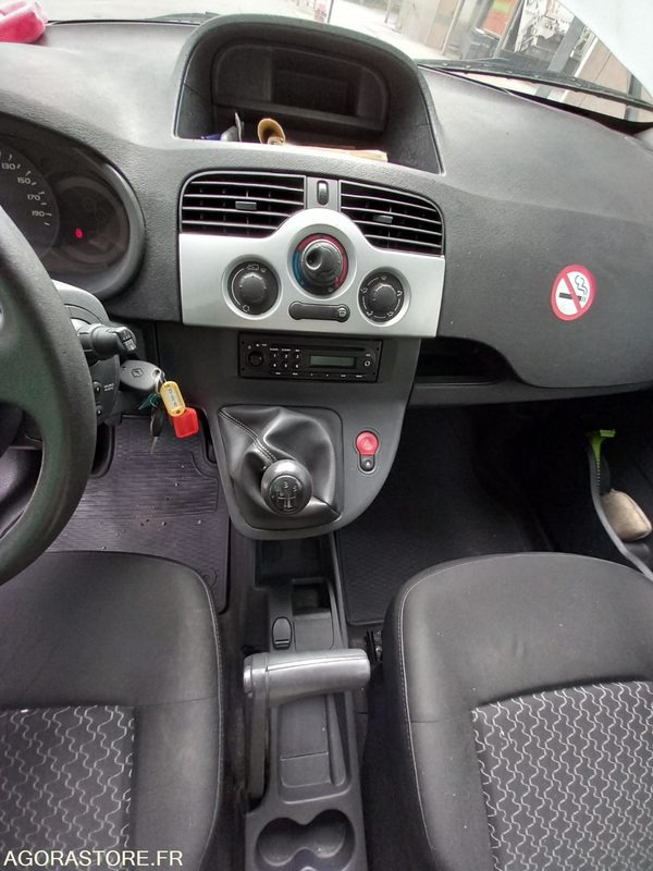 Fourgonnette frigorifique RENAULT - CN707CZ - Furgoneta pequeña: foto 5 Fourgonnette frigorifique RENAULT - CN707CZ - Furgoneta pequeña: foto 5