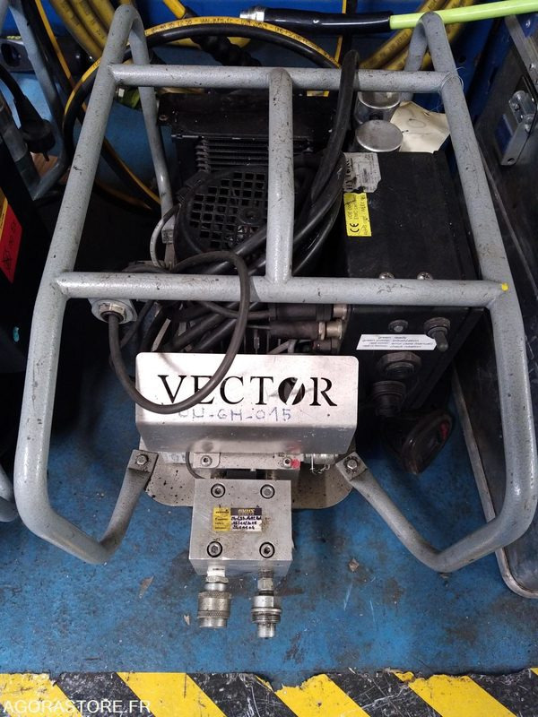 GROUPE HYDRAULIQUE POUR SERRAGE - Herramienta/ Equipo: foto 1 GROUPE HYDRAULIQUE POUR SERRAGE - Herramienta/ Equipo: foto 1