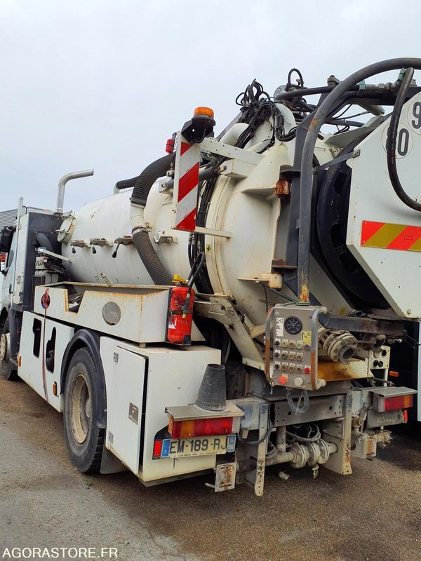 HYDROCUREUR 19T RIVARD - 2004 / 262 122 KM - Limpieza de alcantarillado: foto 2 HYDROCUREUR 19T RIVARD - 2004 / 262 122 KM - Limpieza de alcantarillado: foto 2