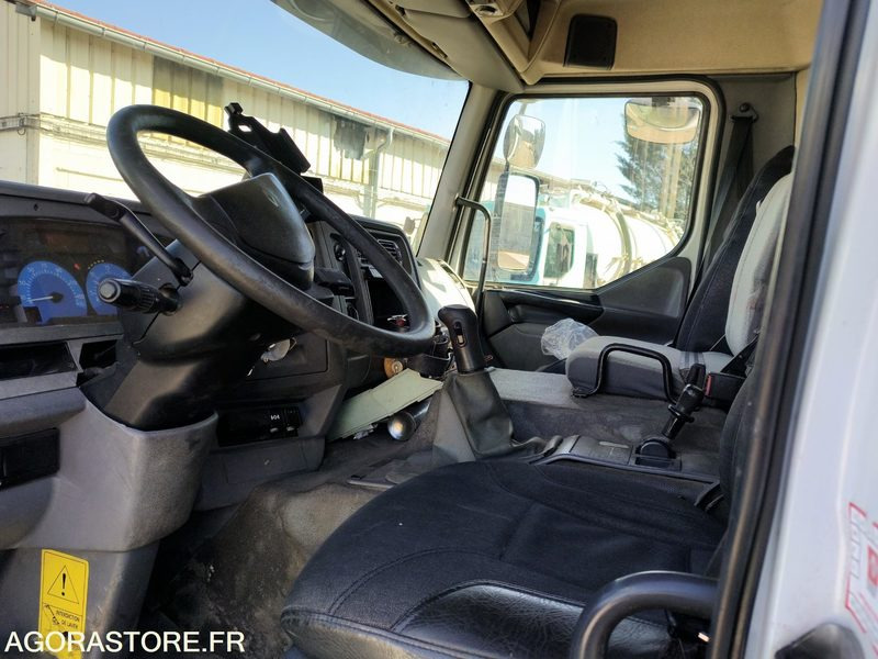 Hydrocureur RIVARD 19T châssis Renault Trucks GQ255QR (Vente uniquement export) - Limpieza de alcantarillado: foto 3 Hydrocureur RIVARD 19T châssis Renault Trucks GQ255QR (Vente uniquement export) - Limpieza de alcantarillado: foto 3