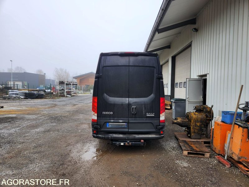 IVECO DAILY 35C21- 2017 / 170000 KM - Furgón: foto 4 IVECO DAILY 35C21- 2017 / 170000 KM - Furgón: foto 4