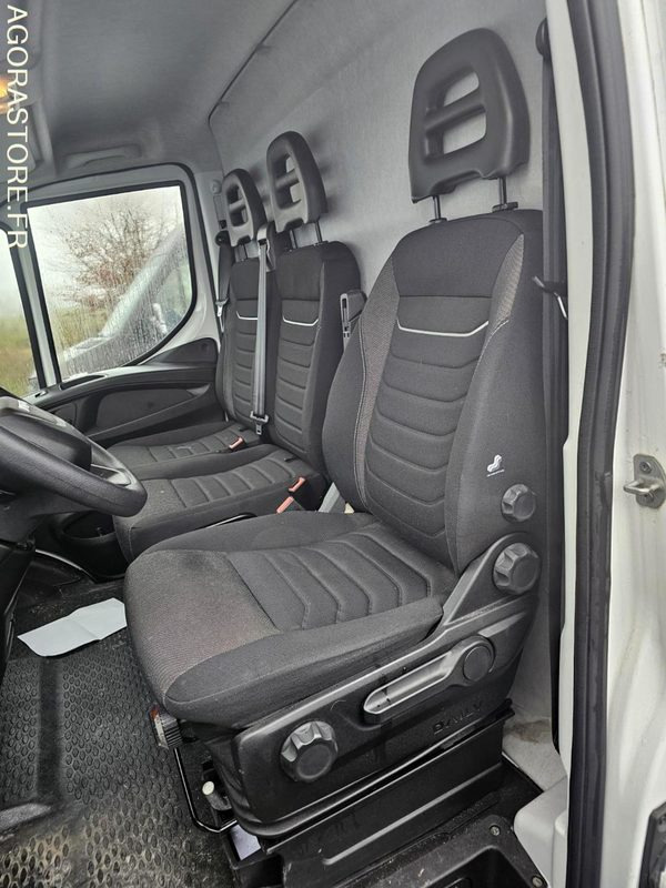 Iveco daily 35S14 - 2022 - 8815 Kms - Furgón: foto 5 Iveco daily 35S14 - 2022 - 8815 Kms - Furgón: foto 5