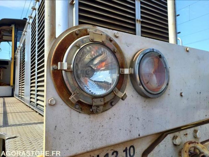 Locotracteur Y8000 RVI2 - Numéro Y8316 (Moyse, Fauvet Girel) - Equipo de construcción: foto 2 Locotracteur Y8000 RVI2 - Numéro Y8316 (Moyse, Fauvet Girel) - Equipo de construcción: foto 2