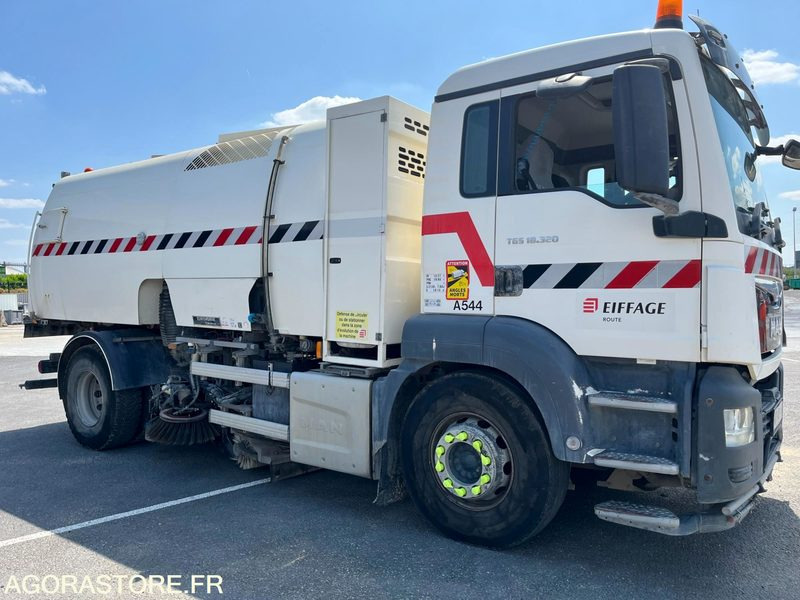 MAN EUROVOIRIE THP + Moteur auxiliaire John Deer - 2015 / 7300H (MA544) - Barredora vial: foto 1 MAN EUROVOIRIE THP + Moteur auxiliaire John Deer - 2015 / 7300H (MA544) - Barredora vial: foto 1