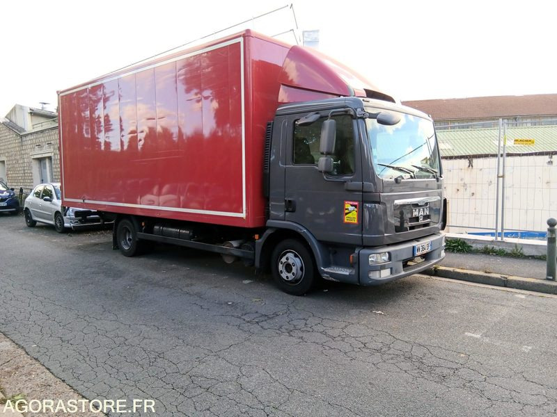 MAN TGL 7.150 ANNEE 2011- 7.5T - 385 000 KMS - Camión caja cerrada: foto 1 MAN TGL 7.150 ANNEE 2011- 7.5T - 385 000 KMS - Camión caja cerrada: foto 1