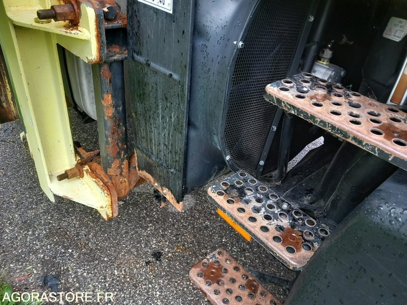 MERCEDES UNIMOG 4X4 4RD AVEC SALEUSE ET AILERONS KU0105 SL0307 AB0107 AB0107 - Máquina quitanieve: foto 4 MERCEDES UNIMOG 4X4 4RD AVEC SALEUSE ET AILERONS KU0105 SL0307 AB0107 AB0107 - Máquina quitanieve: foto 4