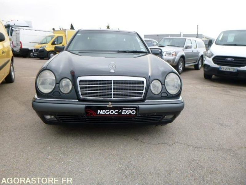 MERCEDES classe E 420 v8 W210 - 1996 - immatriculation espagnole vente pour pro - Coche: foto 3 MERCEDES classe E 420 v8 W210 - 1996 - immatriculation espagnole vente pour pro - Coche: foto 3