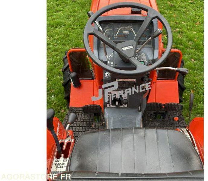 MICROTRACTEUR KUBOTA L1-185 4RM 3 CYLINDRES DIESEL 1300CM3 DANS L'ETAT - Tractor: foto 5 MICROTRACTEUR KUBOTA L1-185 4RM 3 CYLINDRES DIESEL 1300CM3 DANS L'ETAT - Tractor: foto 5