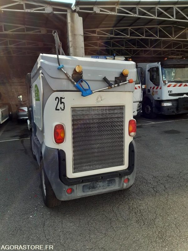 Mini laveuse Mathieu M10 - Vehículo utilitario eléctrico: foto 4 Mini laveuse Mathieu M10 - Vehículo utilitario eléctrico: foto 4