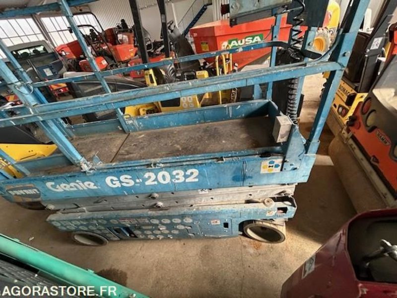 NACELLE CISEAUX GENIE GS-2032 423 HRS 2006 - Plataforma de tijeras: foto 4 NACELLE CISEAUX GENIE GS-2032 423 HRS 2006 - Plataforma de tijeras: foto 4