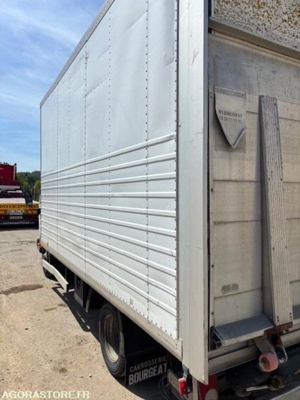 NISSAN CABSTAR.E 120 2003 87000 KM AVEC HAYON - Furgón: foto 4 NISSAN CABSTAR.E 120 2003 87000 KM AVEC HAYON - Furgón: foto 4