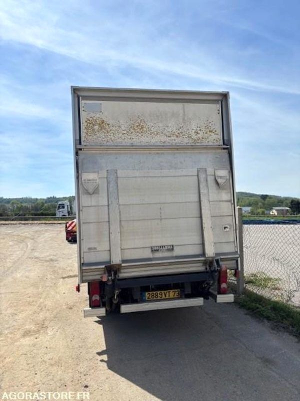 NISSAN CABSTAR.E 120 2003 87000 KM AVEC HAYON - Furgón: foto 3 NISSAN CABSTAR.E 120 2003 87000 KM AVEC HAYON - Furgón: foto 3