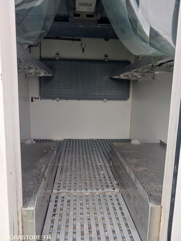 OPEL VIVARO FRIGORIFIQUE - 2017 - 159600KM - Frigorífico furgoneta: foto 4 OPEL VIVARO FRIGORIFIQUE - 2017 - 159600KM - Frigorífico furgoneta: foto 4