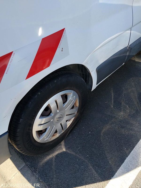 OPEL VIVARO MINIBUS 2.5 DTI 16V 9 PLACES NON ROULANT - Minibús, Furgoneta de pasajeros: foto 5 OPEL VIVARO MINIBUS 2.5 DTI 16V 9 PLACES NON ROULANT - Minibús, Furgoneta de pasajeros: foto 5