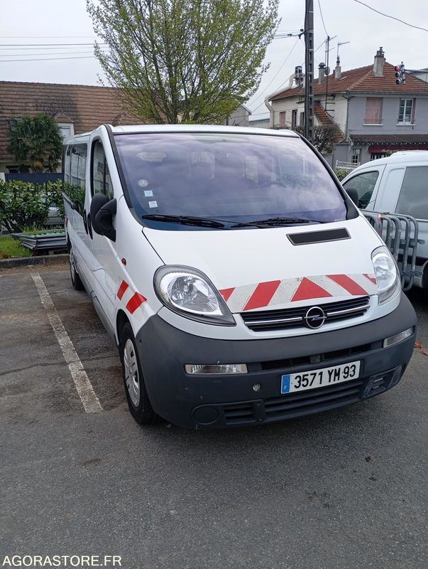 OPEL VIVARO MINIBUS 2.5 DTI 16V 9 PLACES NON ROULANT - Minibús, Furgoneta de pasajeros: foto 1 OPEL VIVARO MINIBUS 2.5 DTI 16V 9 PLACES NON ROULANT - Minibús, Furgoneta de pasajeros: foto 1
