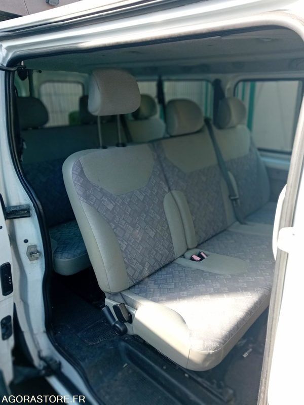 OPEL VIVARO MINIBUS 2.5 DTI 16V 9 PLACES NON ROULANT - Minibús, Furgoneta de pasajeros: foto 3 OPEL VIVARO MINIBUS 2.5 DTI 16V 9 PLACES NON ROULANT - Minibús, Furgoneta de pasajeros: foto 3