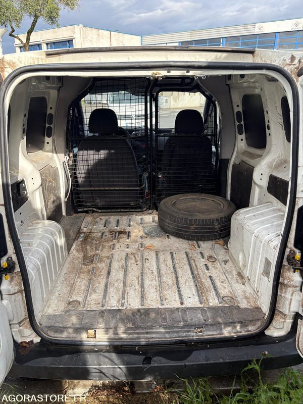 PEUGEOT BIPPER MOTEUR HS 2013 DIESEL 109297KM CP-759-XA N°VIN:VF3AAFHZOD8375606 - Furgoneta pequeña: foto 5 PEUGEOT BIPPER MOTEUR HS 2013 DIESEL 109297KM CP-759-XA N°VIN:VF3AAFHZOD8375606 - Furgoneta pequeña: foto 5